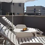 Apartment Orange Brist