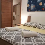 Apartment Orange Brist
